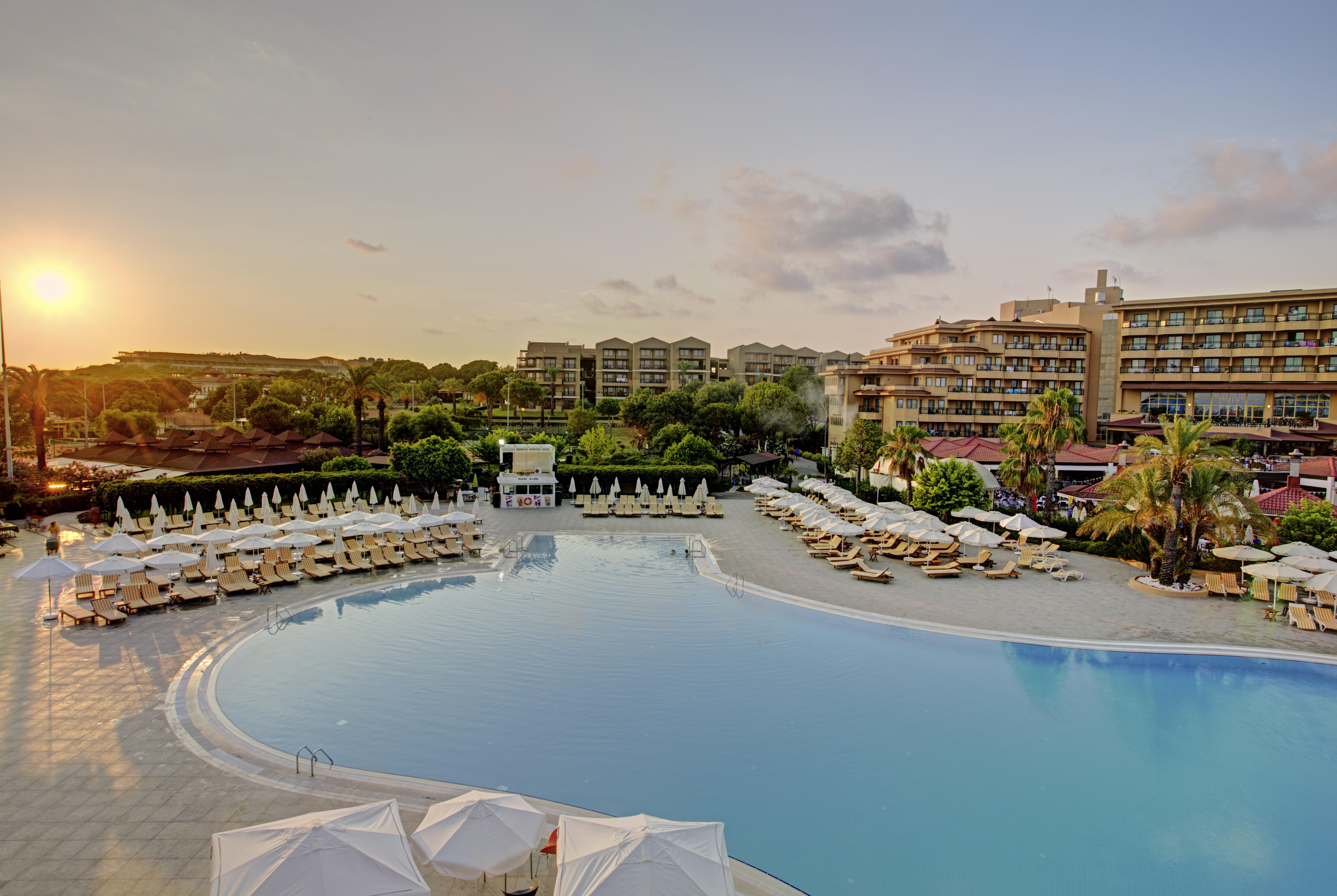 Asteria Family Resort Belek Antalya Luaran gambar The resort at sunset
