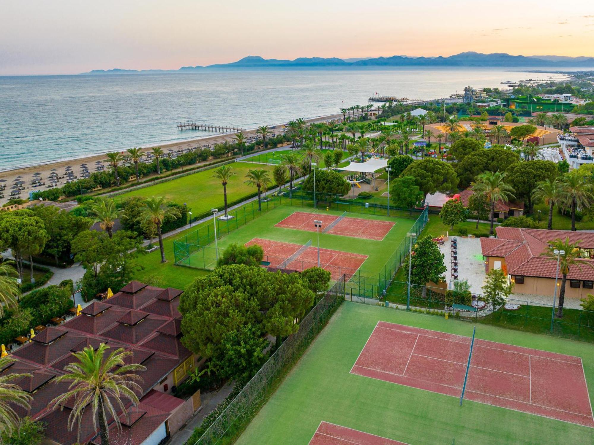 Asteria Family Resort Belek Antalya Luaran gambar Tennis courts at the resort