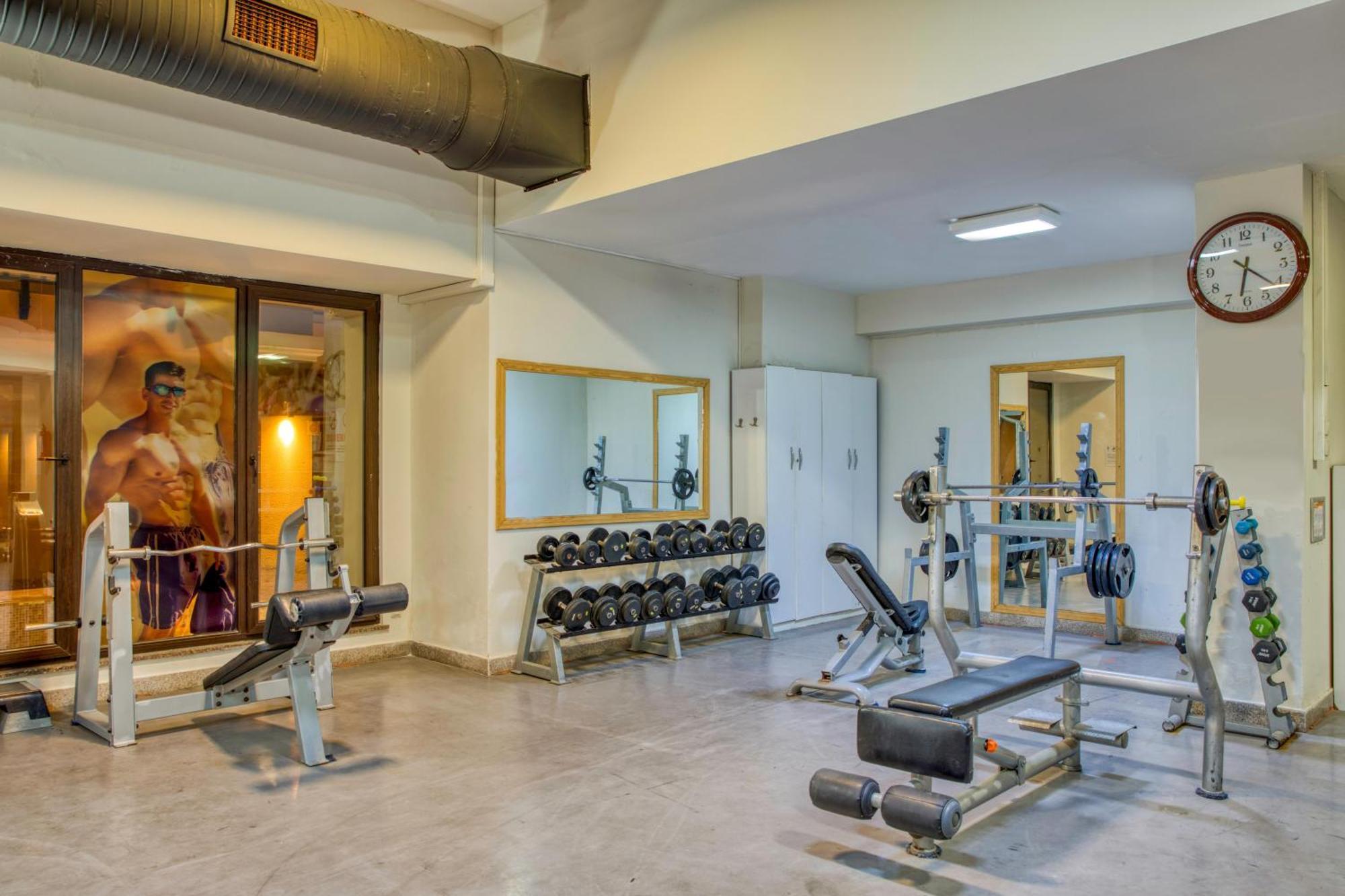 Asteria Family Resort Belek Antalya Luaran gambar The gym at the hotel