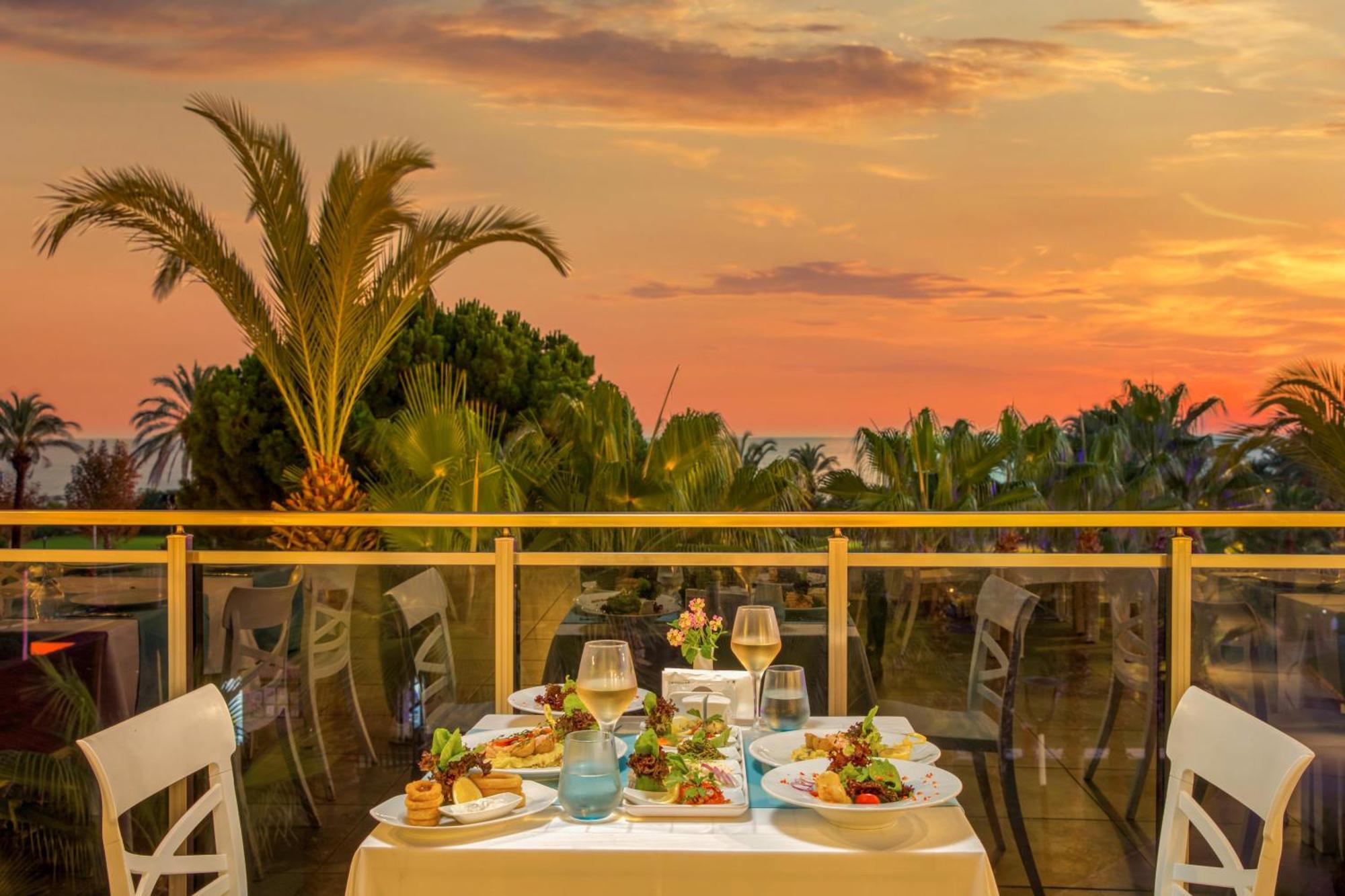 Asteria Family Resort Belek Antalya Luaran gambar Sunset at the hotel
